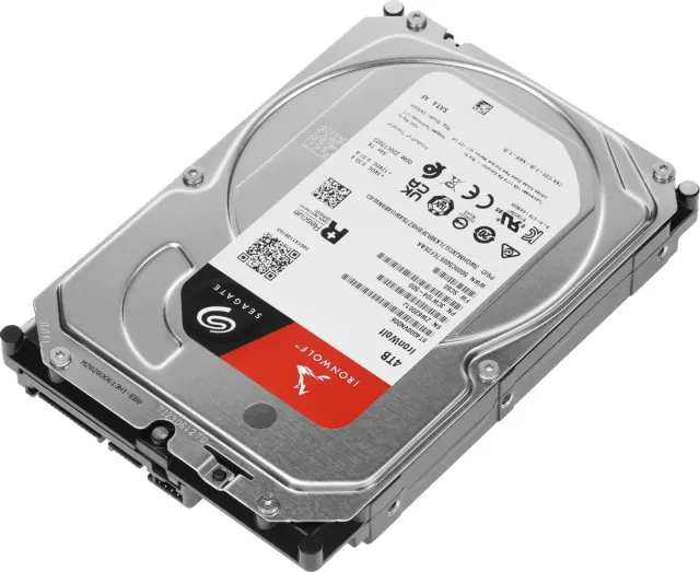 Жесткий диск Seagate IronWolf 4TB 3.5" 5400RPM 256MB SATA NAS ST4000VN006